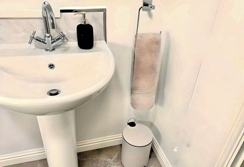 פנסיון Kunda House Madeley