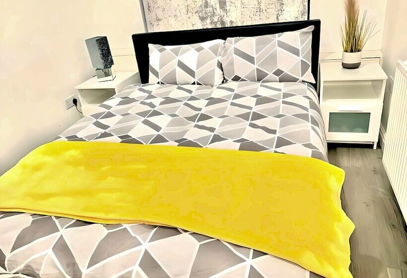 פנסיון Kunda House Madeley