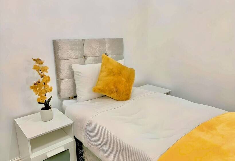 פנסיון Kunda House Madeley