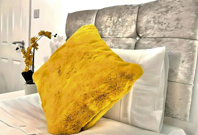 פנסיון Kunda House Madeley