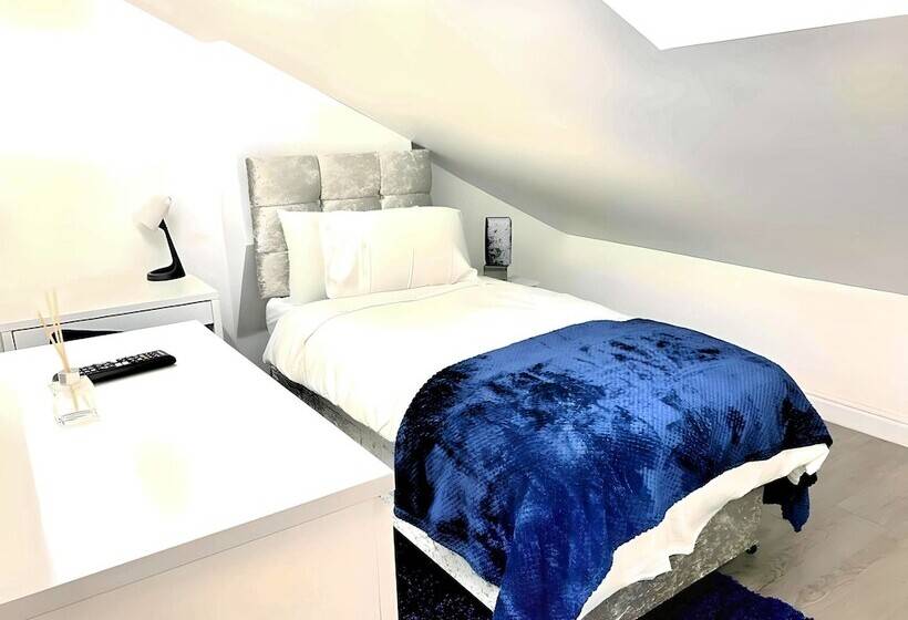 פנסיון Kunda House Madeley