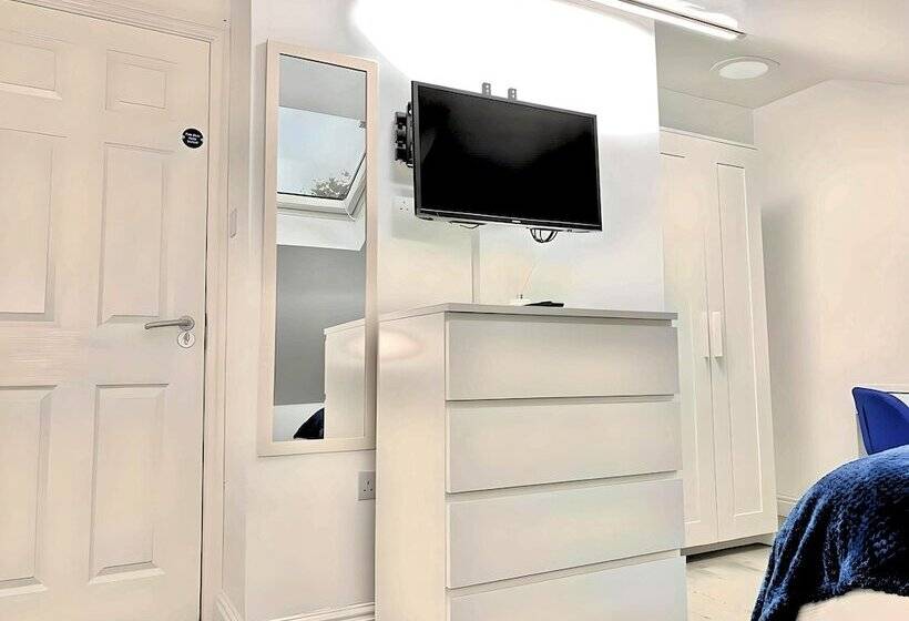 פנסיון Kunda House Madeley