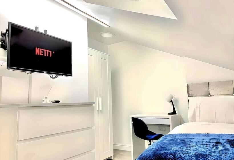 פנסיון Kunda House Madeley