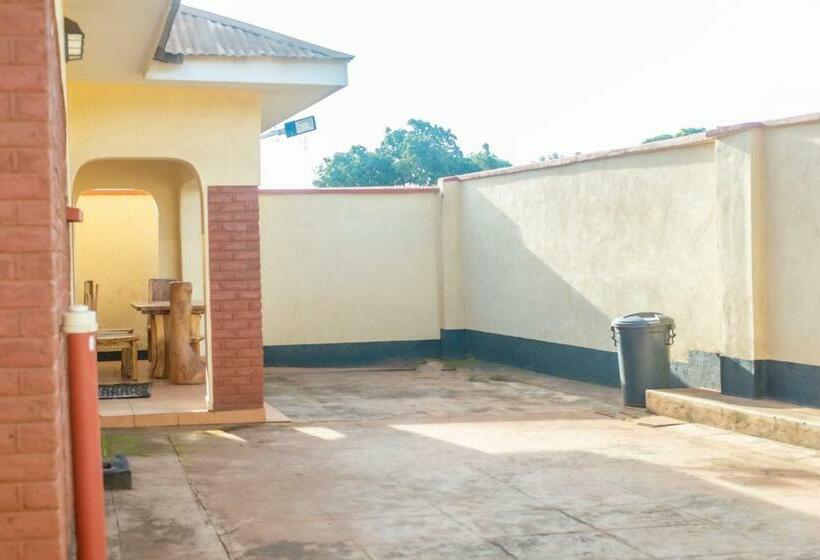 تختخواب و صبحانه Avon Garden Apartments Area 25