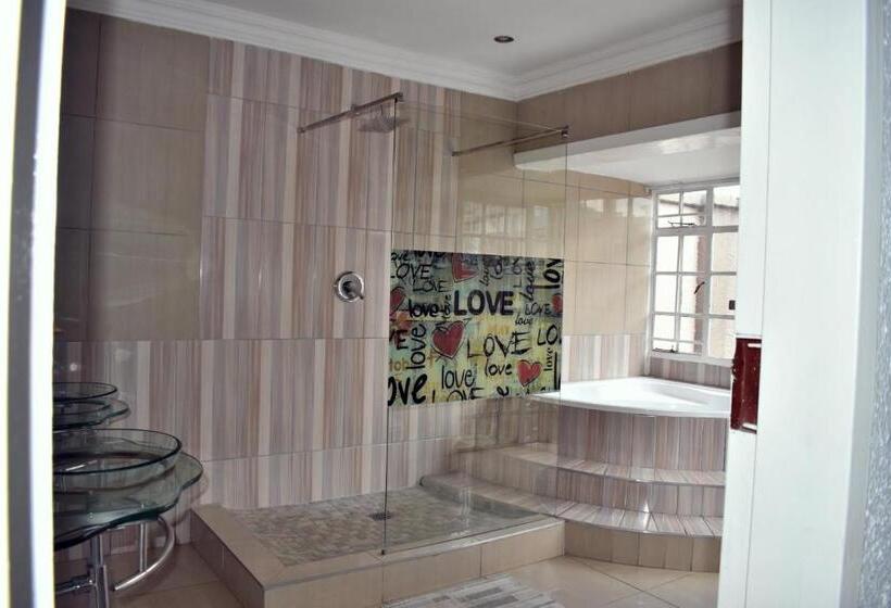 住宿加早餐 Iceberg Venue, Guest Lodge & Events Place