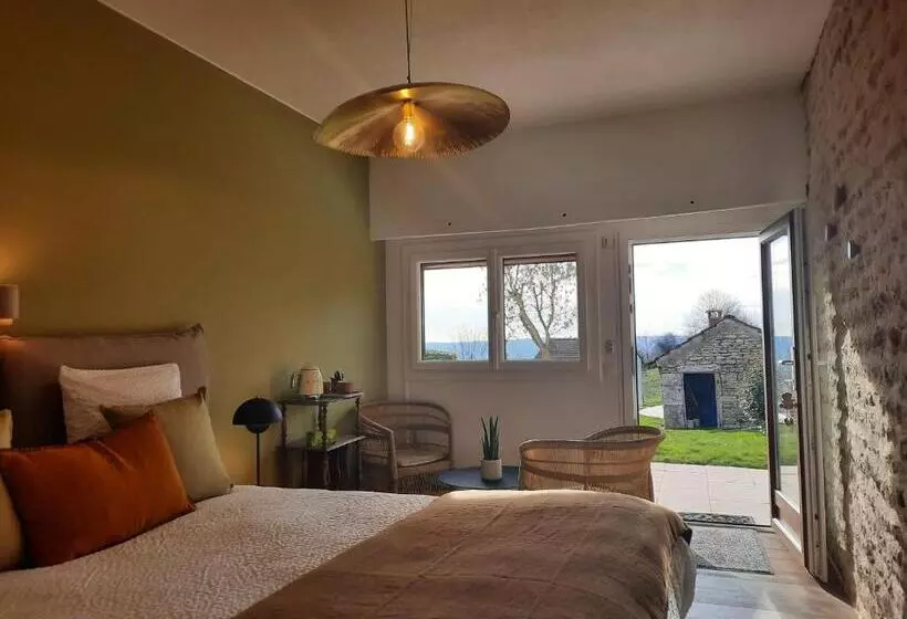 Majatalo Au Dela Des Vignes