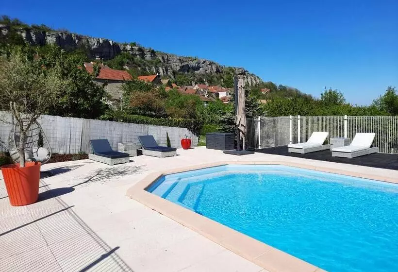 Majatalo Au Dela Des Vignes