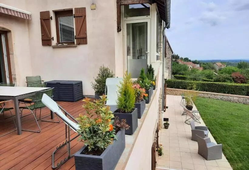 Majatalo Au Dela Des Vignes