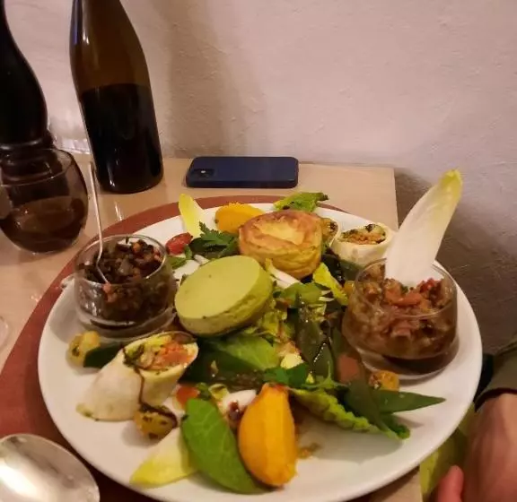 Majatalo Au Dela Des Vignes