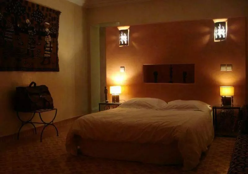 تختخواب و صبحانه Chateau D Orient