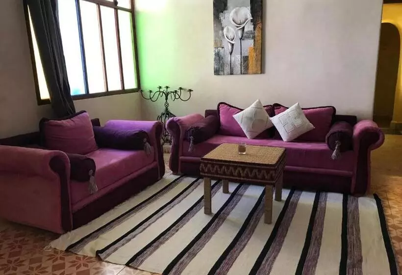 تختخواب و صبحانه Chateau D Orient