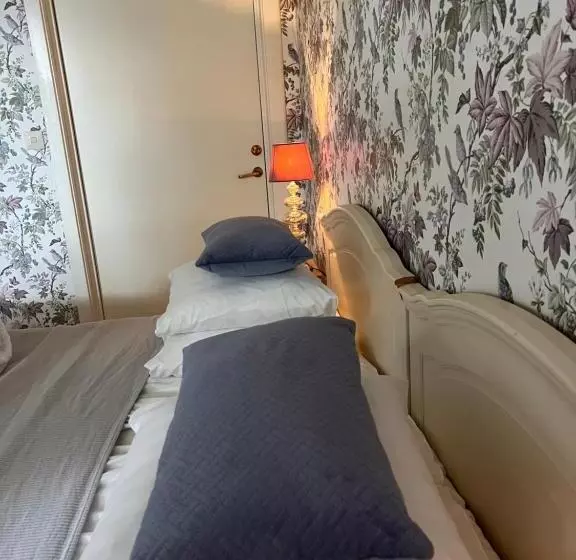 ベッドアンドブレックファースト Herrgårds Hotell Gyllene Hästen