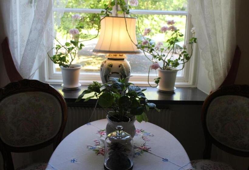 تختخواب و صبحانه Herrgårds Hotell Gyllene Hästen
