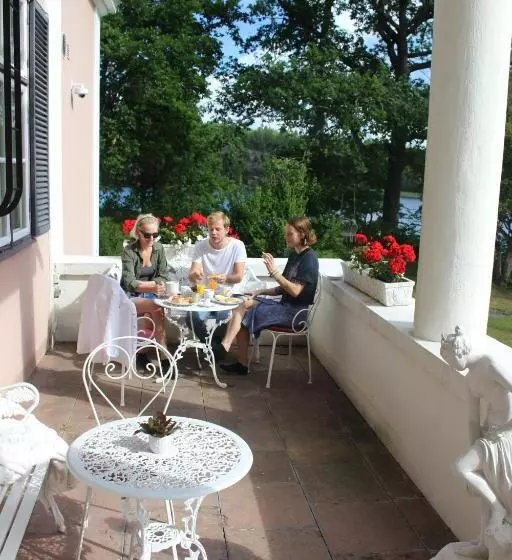 ベッドアンドブレックファースト Herrgårds Hotell Gyllene Hästen