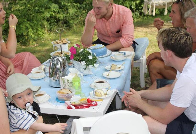 تختخواب و صبحانه Herrgårds Hotell Gyllene Hästen