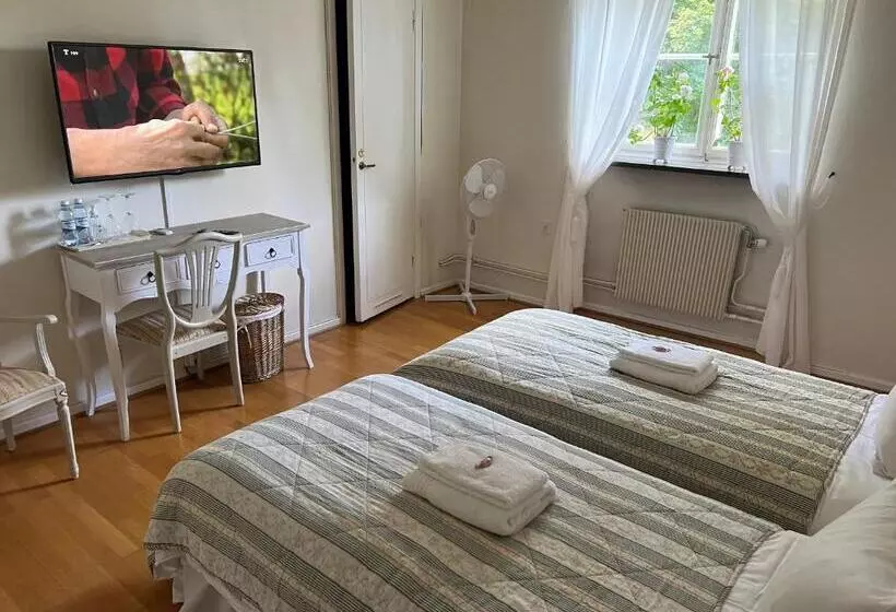 ベッドアンドブレックファースト Herrgårds Hotell Gyllene Hästen