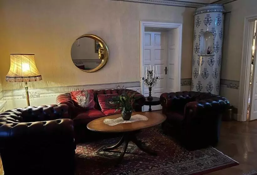 ベッドアンドブレックファースト Herrgårds Hotell Gyllene Hästen
