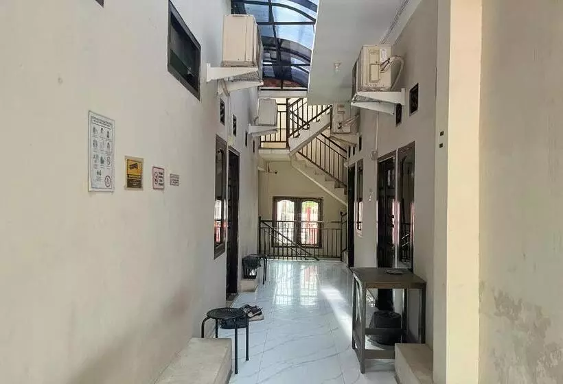 هتل Steze Guesthouse Syariah Mendalo