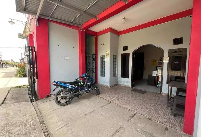 هتل Steze Guesthouse Syariah Mendalo