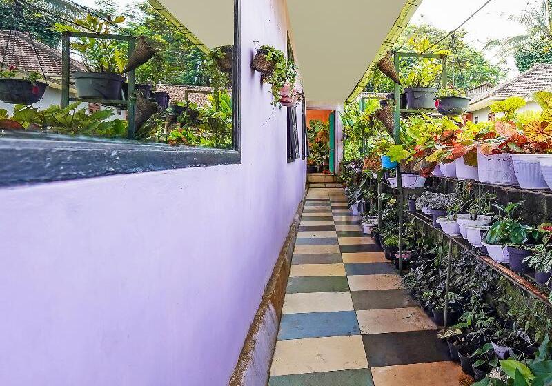 בית מלון כפרי Oyo Homes 91103 Desa Wisata Lembah Gunung Tumpeng