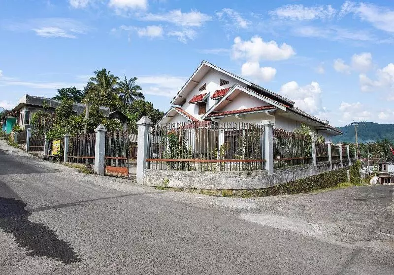 Hotelli Oyo Homes 91103 Desa Wisata Lembah Gunung Tumpeng