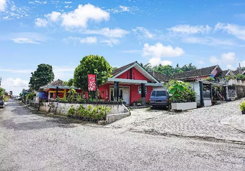 Hotelli Oyo Homes 91103 Desa Wisata Lembah Gunung Tumpeng