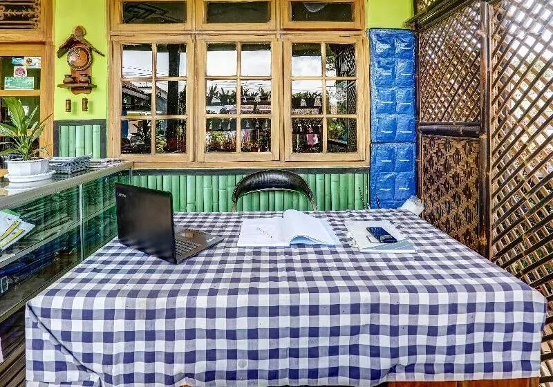 Hotelli Oyo Homes 91103 Desa Wisata Lembah Gunung Tumpeng