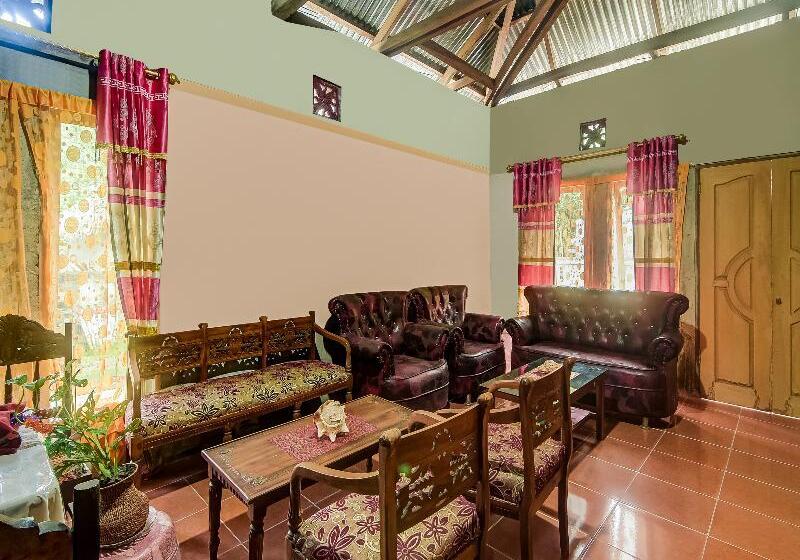 فندق Oyo Homes 91118 Homesstay Desa Wisata Budo