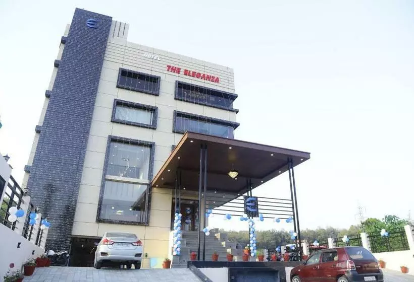 ホテル The Eleganza