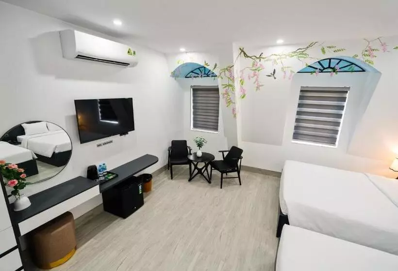 هتل The Enchanted