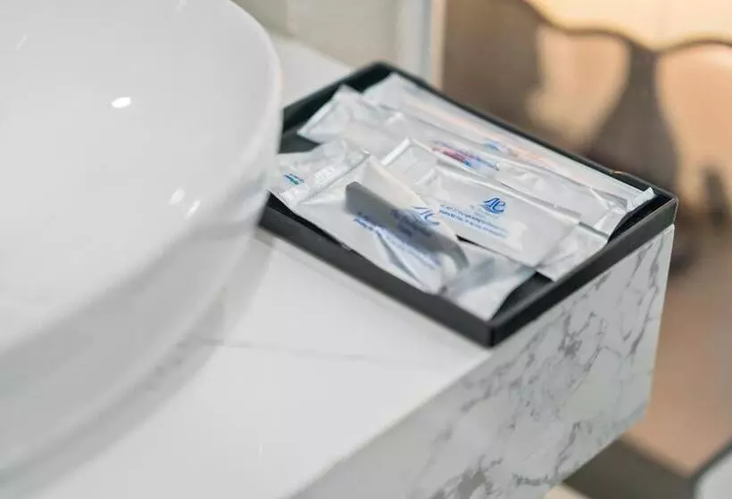 هتل The Enchanted