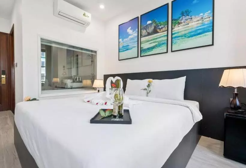 هتل The Enchanted