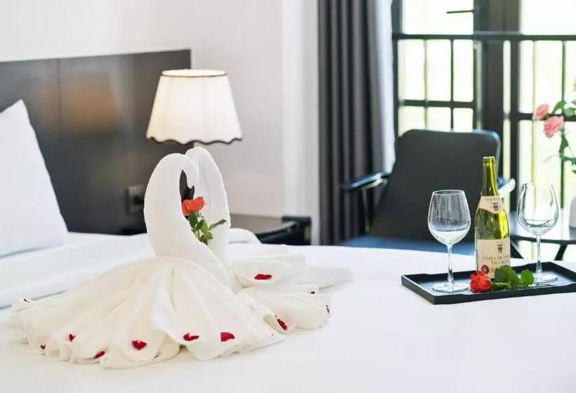 هتل The Enchanted