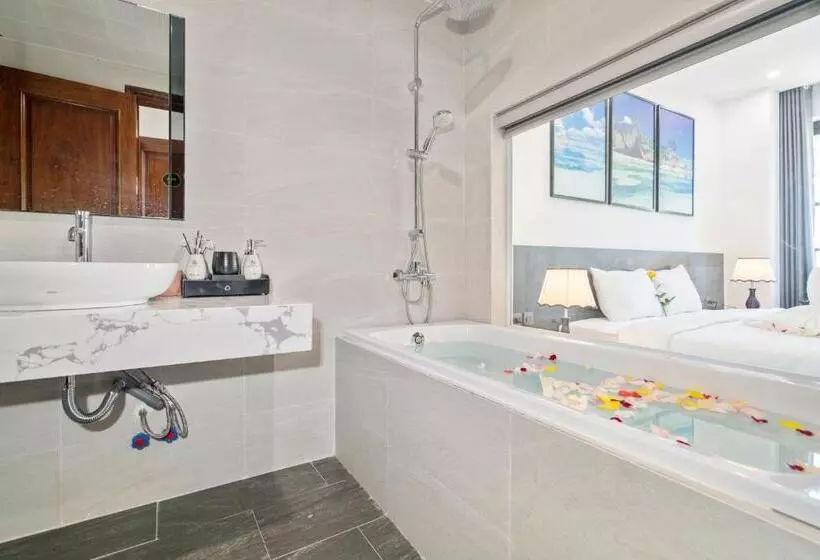 هتل The Enchanted