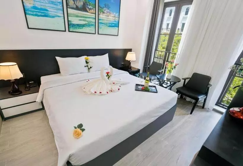 هتل The Enchanted