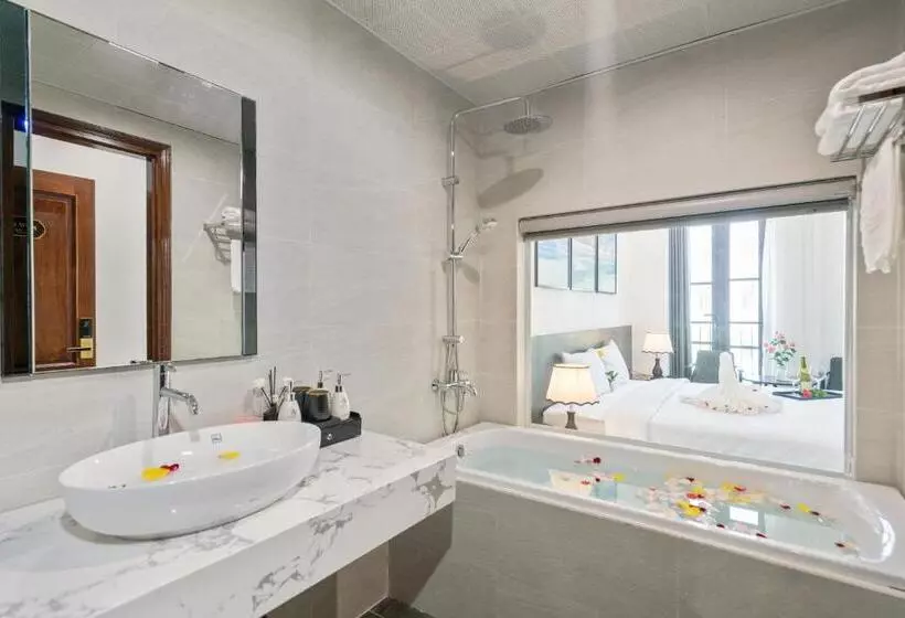 هتل The Enchanted