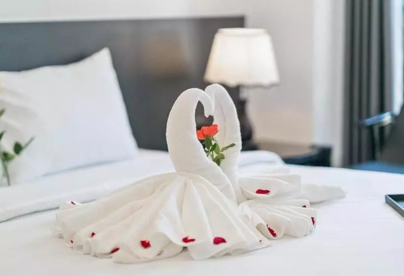 هتل The Enchanted