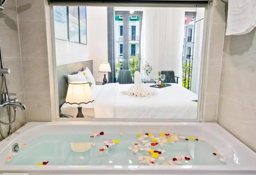 هتل The Enchanted