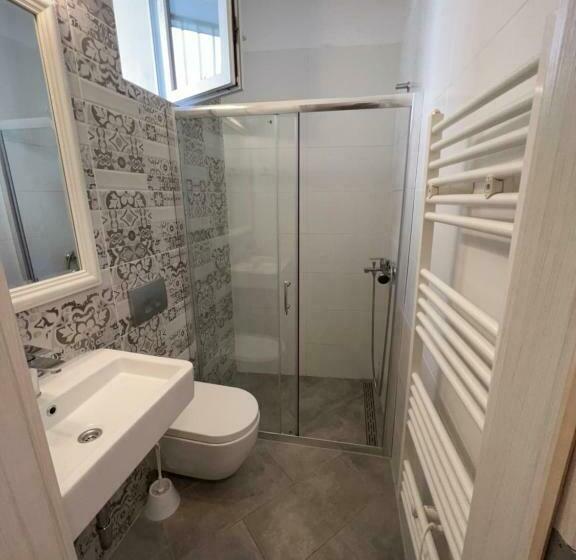 هاستل Old Court Koper