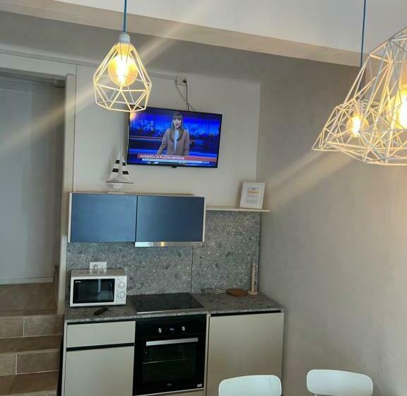 هاستل Old Court Koper