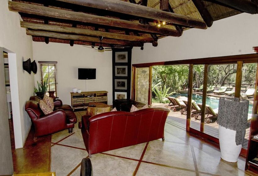 Amakhosi Safari Lodge And Spa