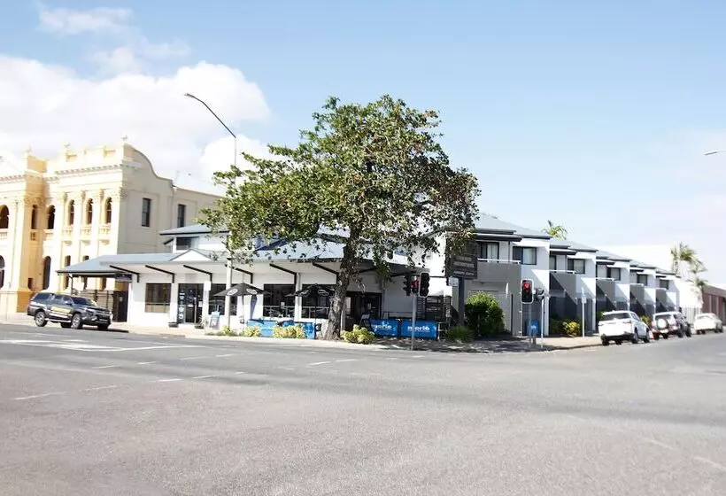 Coffee House Apartment Motel