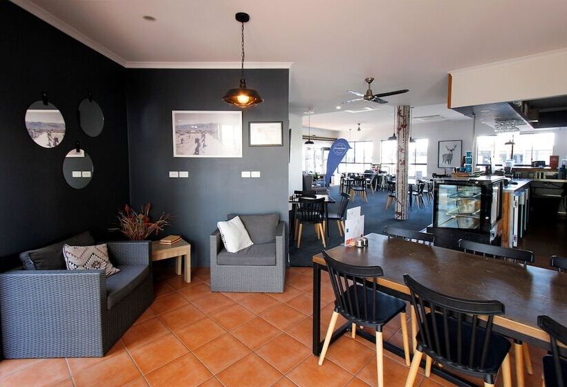 Coffee House Apartment Motel