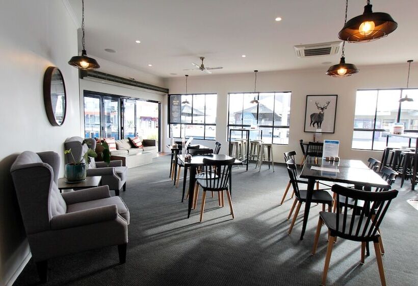 Coffee House Apartment Motel