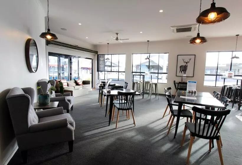 Coffee House Apartment Motel