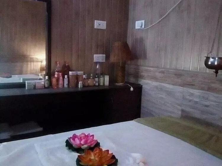 Отель Ganesha Inn Ganga View