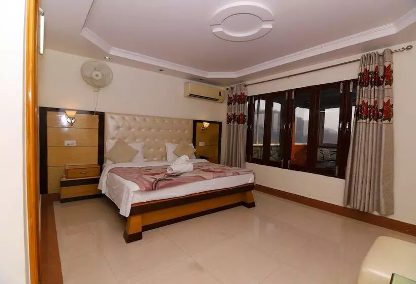 Отель Ganesha Inn Ganga View