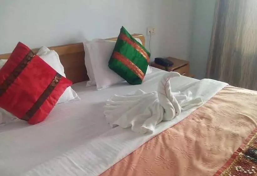 Отель Ganesha Inn Ganga View