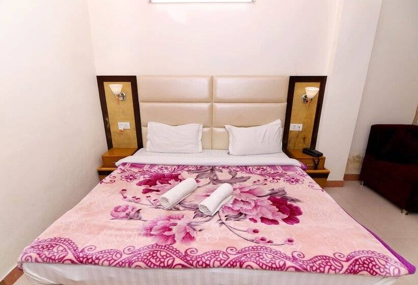 בית מלון כפרי Ganesha Inn Ganga View