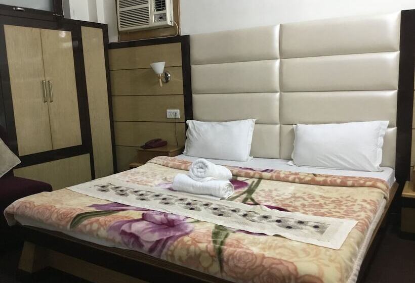 בית מלון כפרי Ganesha Inn Ganga View